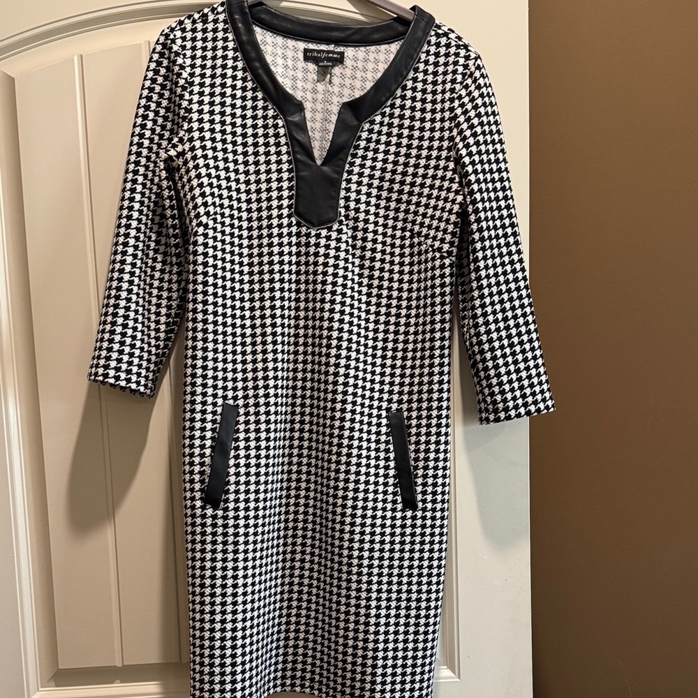 Chico's Black and White Houndstooth Long Sleeve Dress